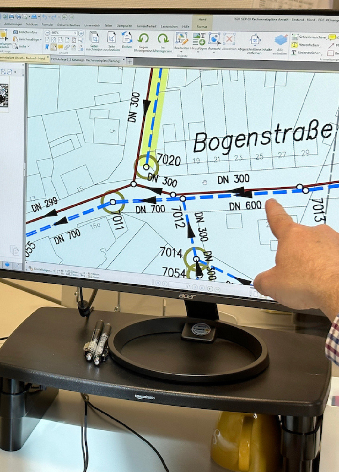 Verkehrsplanung am Computer, durchgeführt im Ingenieurbüro Angenvoort + Barth in Krefeld Verkehrsplanung am Computer, durchgeführt im Ingenieurbüro Angenvoort + Barth in Krefeld
